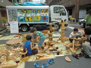 y}C^E܁z܃LbYCity2012