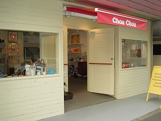 y}C^E܁zChou Chou