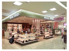 y}C^E܁zREGAL SHOES@{X