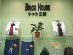 y}C^E܁zBRICKHOUSE@VcH[
