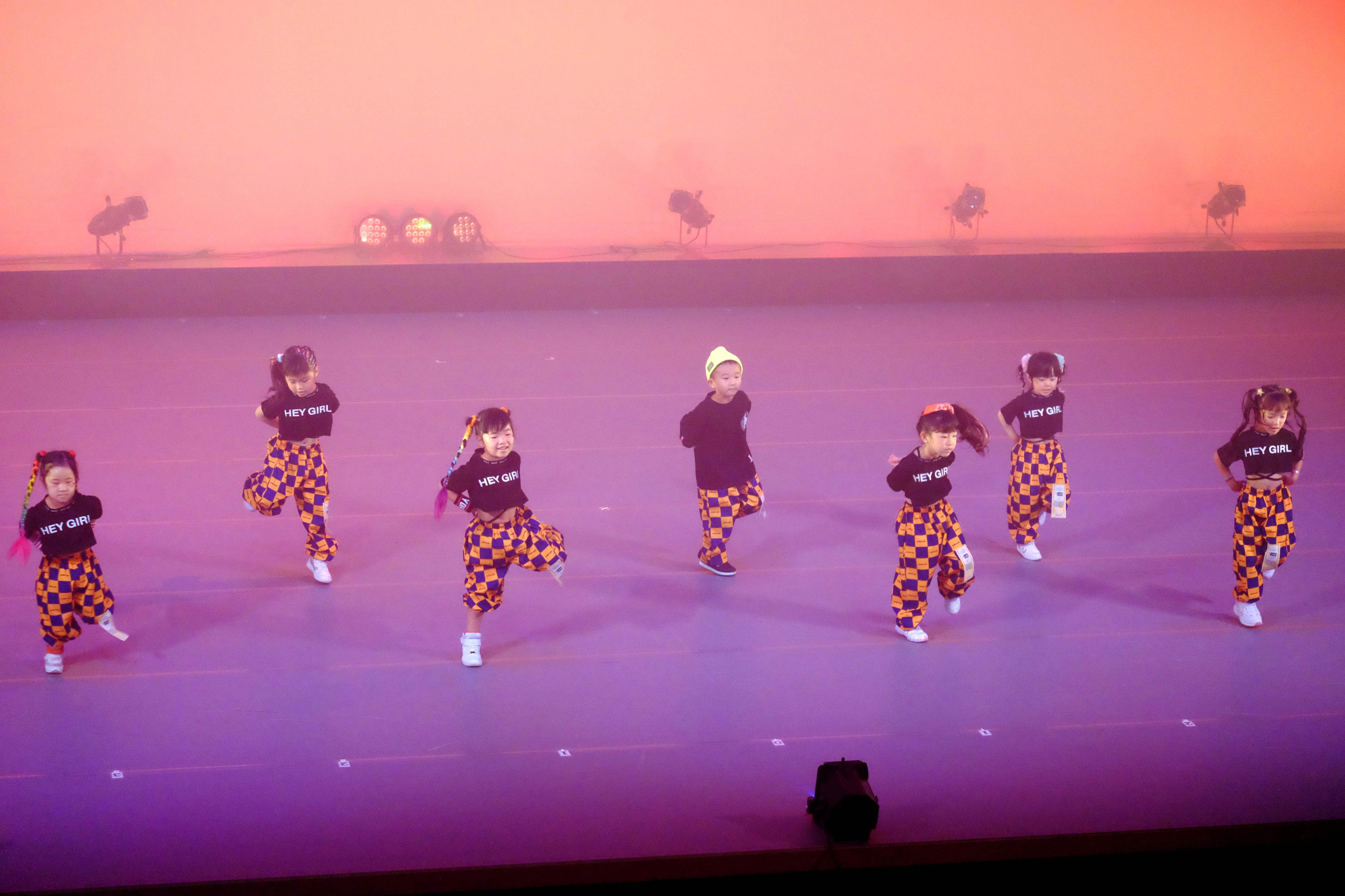 y}C^E܁zDance Studio NAP