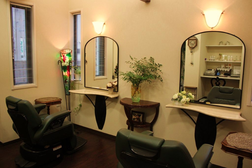 y}C^E܁zHAIR SALON @xWoXEbruna