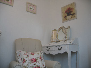 y}C^E܁zNAIL SALON@[YNA
