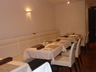 y}C^E܁zBISTRO DE TANI