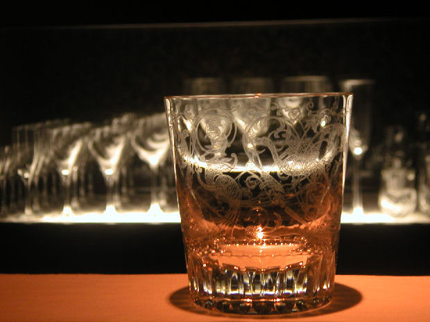 y}C^E܁zBAR FRESCO