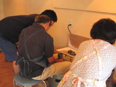 �������i