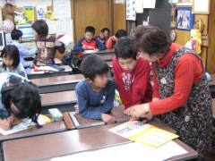 �������i