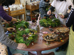 �������i